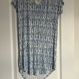 Tart Blue and White Geometric Short Sleeve Top